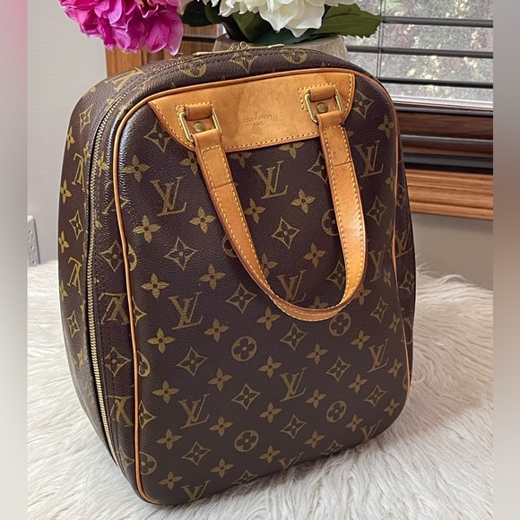 SOLD❌Authentic LOUIS VUITTON Monogram Excursion Bag - Picture 8 of 13